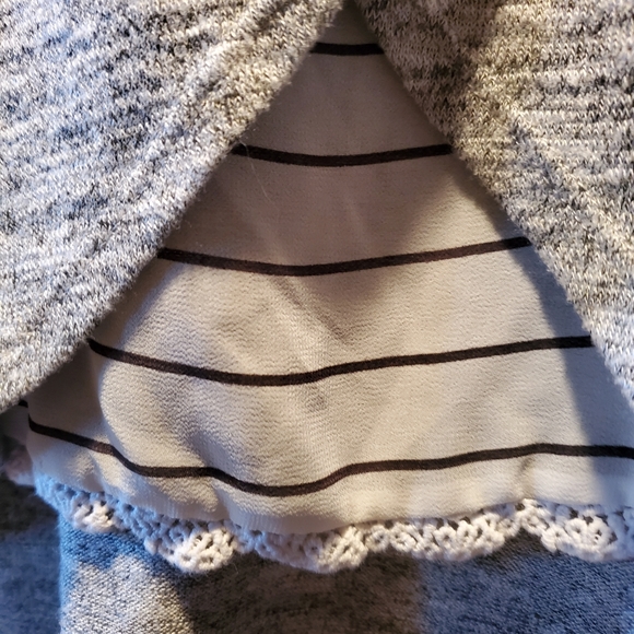 Maurices grey knit cowlneck long sleeve faux wrap tunic with layer & pockets - Picture 5 of 7